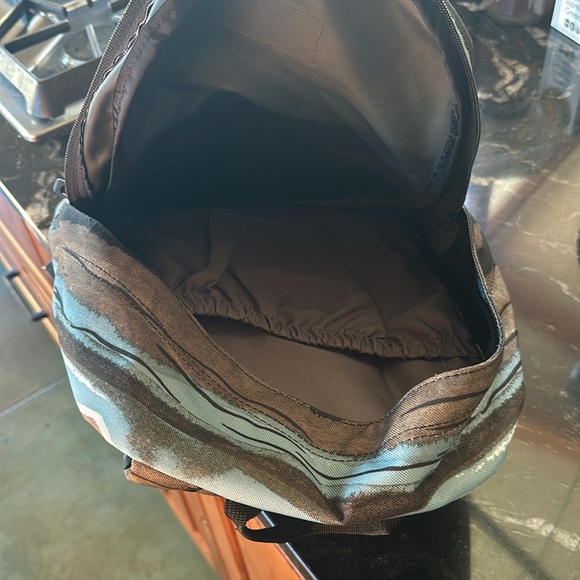 Dakine Backpack - like new condition - Picture 2 of 5